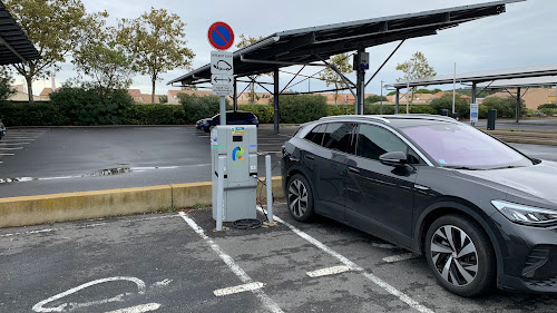 Borne de recharge de véhicules électriques RÉVÉO Charging Station Agde