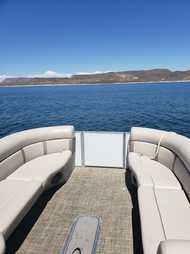 Houseboat rental service Peoria