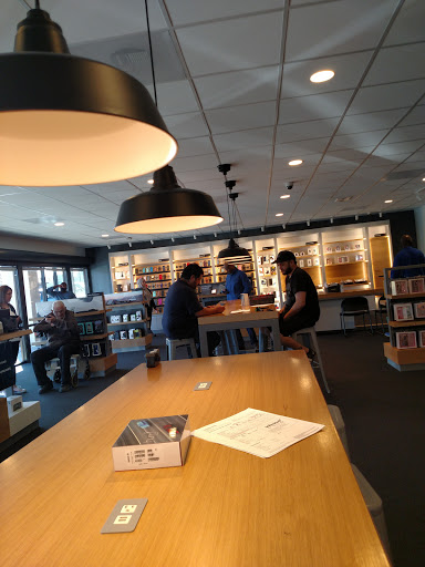 Cell Phone Store «Verizon», reviews and photos, 1113 S Abilene St #104, Aurora, CO 80012, USA