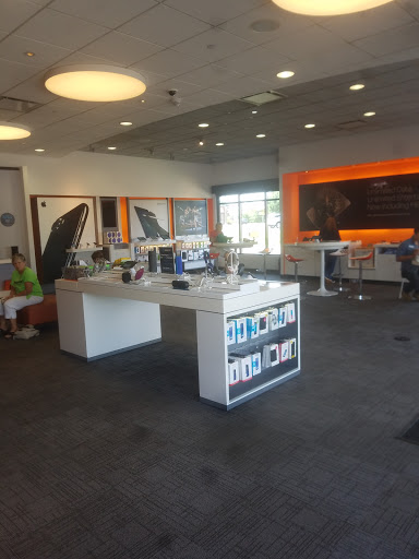 Cell Phone Store «AT&T», reviews and photos, 1966 W Broadway Ave, Forest Lake, MN 55025, USA