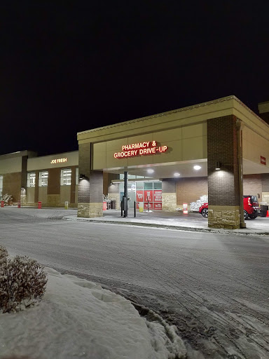 Grocery Store «Hy-Vee», reviews and photos, 1500 Central Park Commons Dr, Eagan, MN 55121, USA