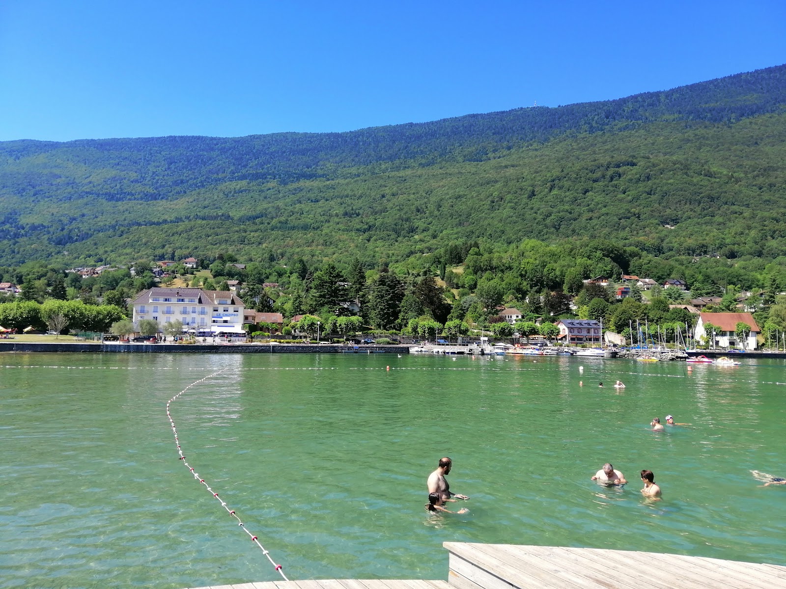 Photo de Bourget Beach - endroit populaire parmi les connaisseurs de la détente