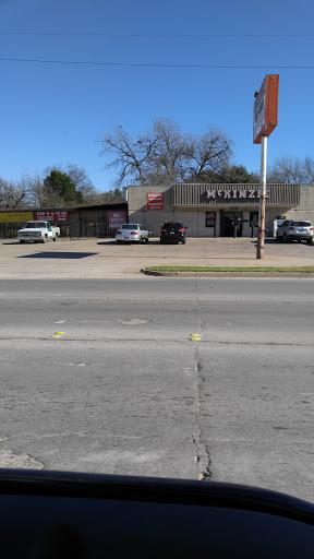 Liquor Store «McKinzie Liquor and BBQ», reviews and photos, 154 N Riverside Dr, Fort Worth, TX 76111, USA