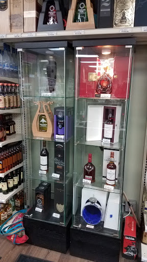 Liquor Store «Uptown Liquor», reviews and photos, 1 NW 23rd Pl, Portland, OR 97210, USA