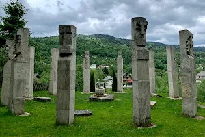 Monumentul eroilor Moisei image