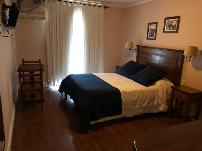 https://www.hotelayrescolonia.com.uy/