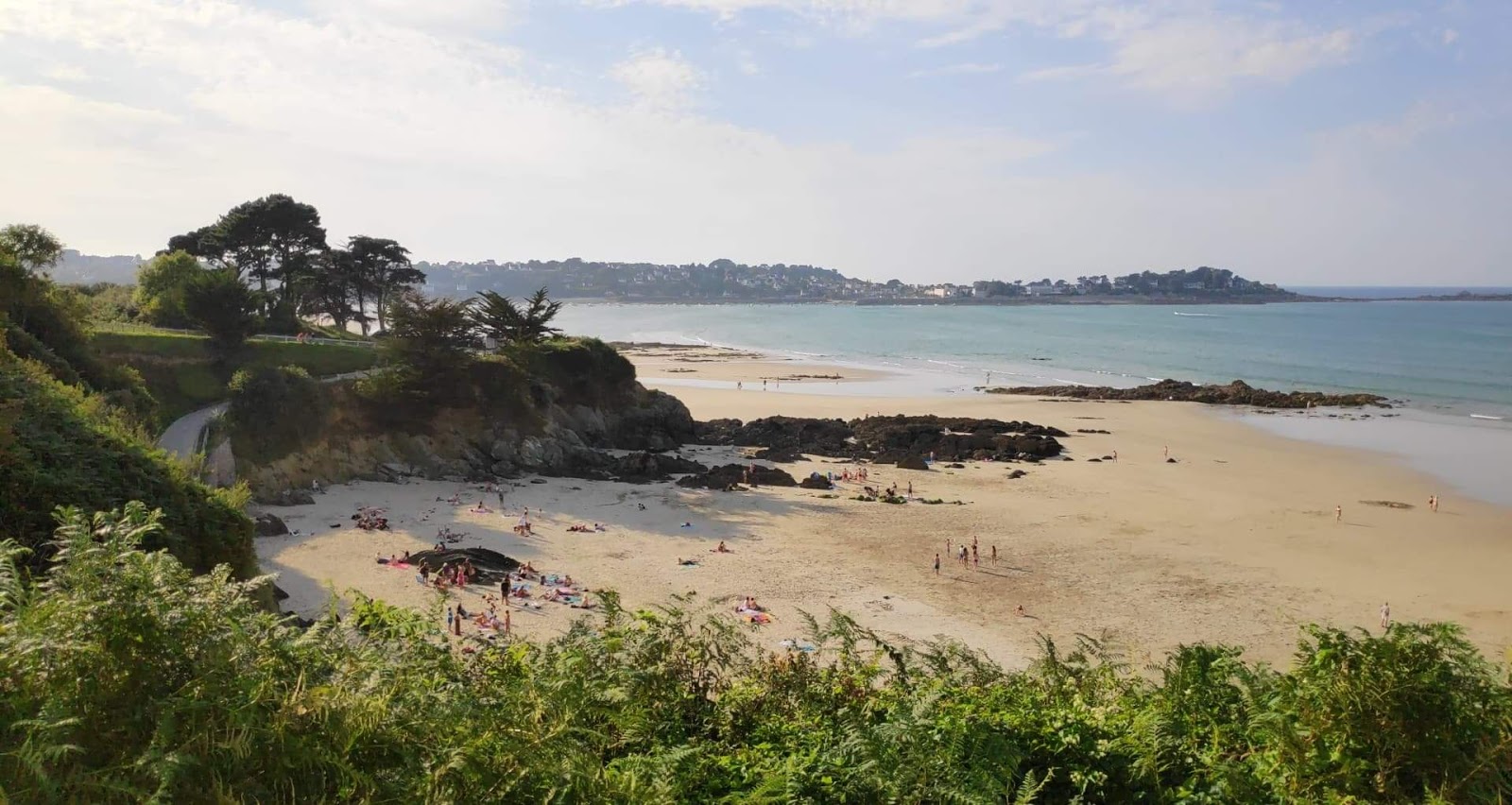 Photo of Plage des Cures with bright sand surface