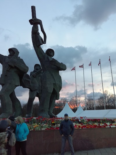 Photos of Victory Memorial to Soviet Army