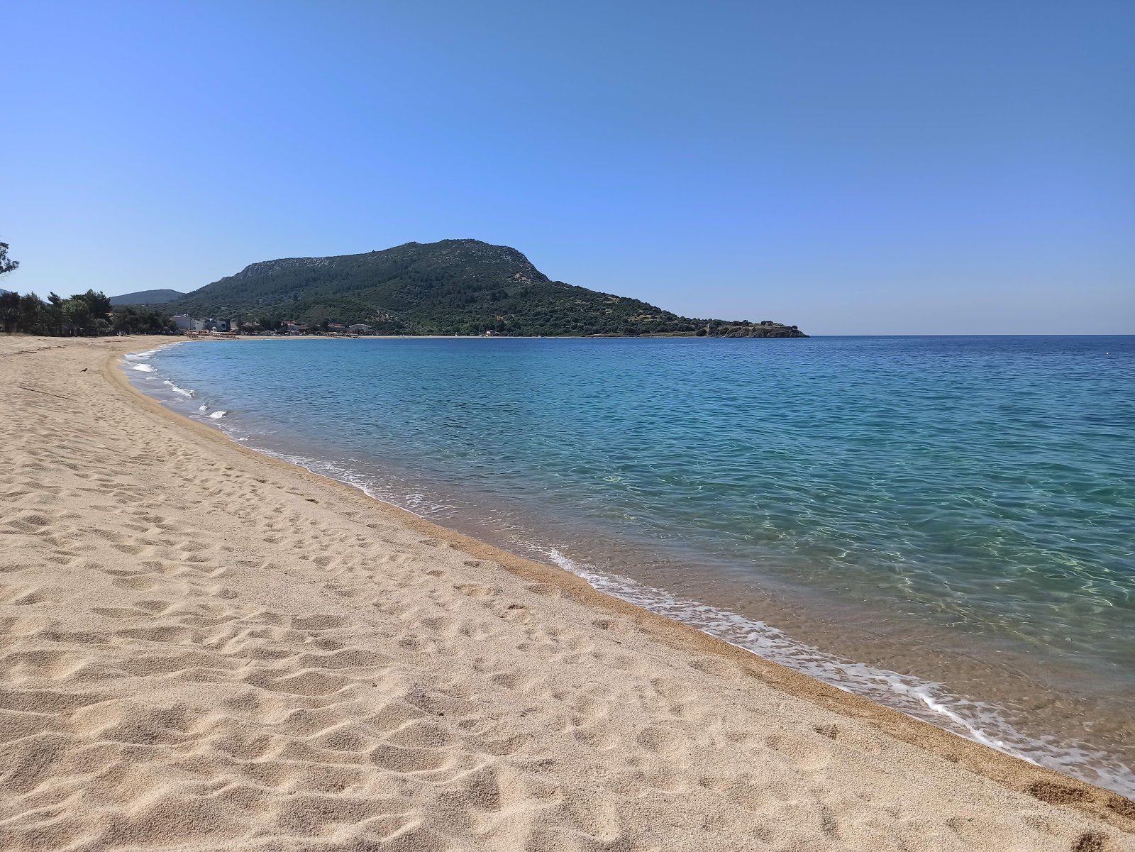 Foto di Paralia Toronis con una superficie del sabbia beige fine