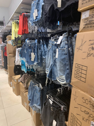 Clothing Store «Forever 21», reviews and photos, 1001 N Arney Rd #1000, Woodburn, OR 97071, USA