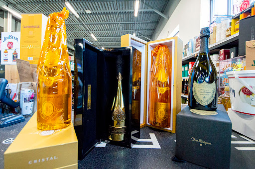 Liquor Store «Shoregate Beverage & Liquor», reviews and photos, 30498 Lakeshore Blvd, Willowick, OH 44095, USA