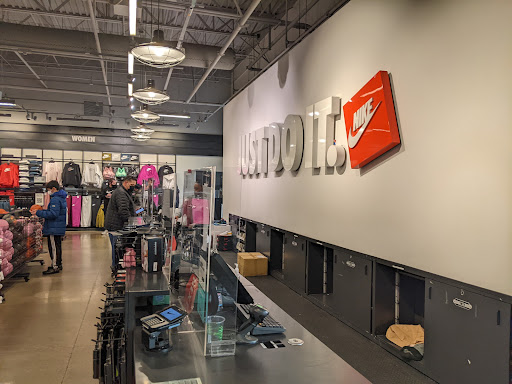 Clothing Store «Nike Factory Store», reviews and photos, 102 The Arches Cir, Deer Park, NY 11729, USA