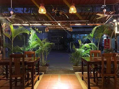 Coconut Lyly Restaurant & Cooking School