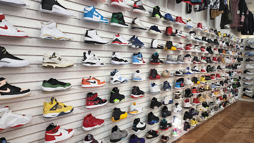 Collectibles Store «The Exchange», reviews and photos, 1524 N Milwaukee Ave, Chicago, IL 60622, USA