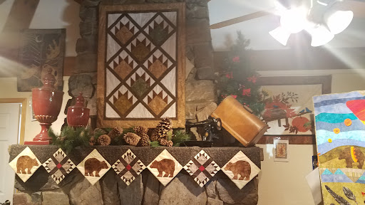 BEAR COUNTRY QUILTS & GIFTS image