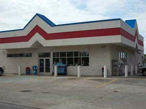 Convenience Store «Wesco», reviews and photos, 14 W Lakewood Blvd, Holland, MI 49424, USA