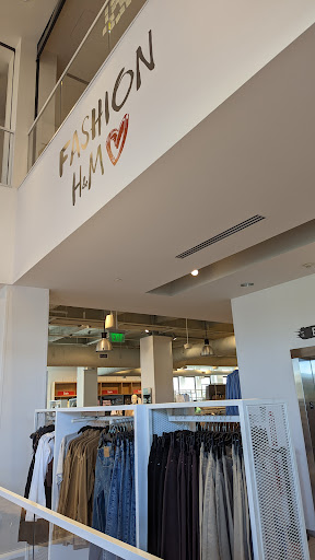 Clothing Store «H&M», reviews and photos, 2 S 69th St, Upper Darby, PA 19082, USA
