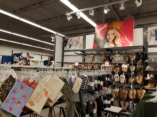Clothing Store «Old Navy», reviews and photos, 3581 N Freeway Blvd, Sacramento, CA 95834, USA