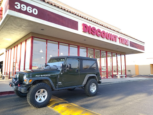 Tire Shop «Discount Tire Store - Tucson, AZ», reviews and photos, 3960 W Ina Rd, Tucson, AZ 85741, USA