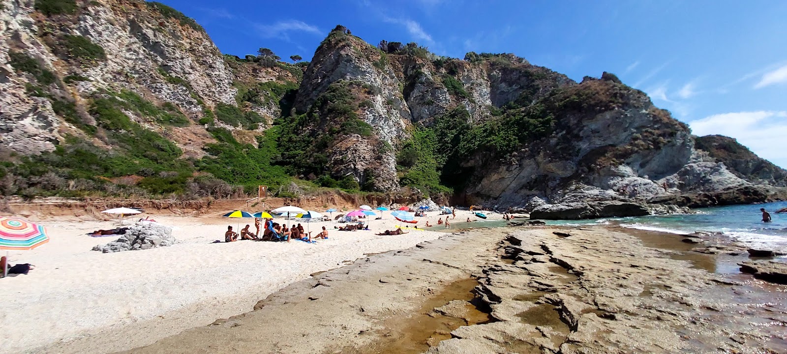 Photo of Praia I Focu beach backed by cliffs