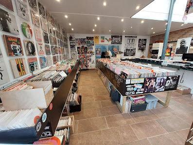 Retro Music Shop 9 Rue du Sapin Vert, 59200 Tourcoing, France
