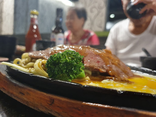 嘉義縣民雄鄉美食 小巴咕火鍋牛排複合式餐廳 網友評價 菜單 推薦餐點 食記 外送優惠 飢餓黑熊app