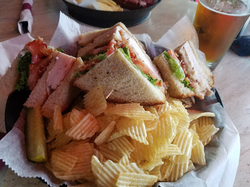 Bar & Grill «J T Maxies», reviews and photos, 240 Wolf Rd, Albany, NY 12205, USA