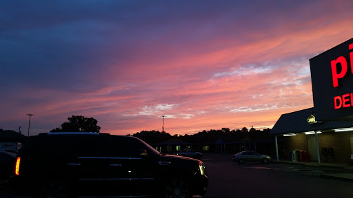 Grocery Store «Piggly Wiggly», reviews and photos, 18 Perry Morris Square, Milton, WV 25541, USA