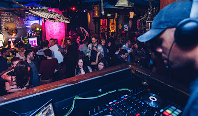 Mad Maker Pub à Paris