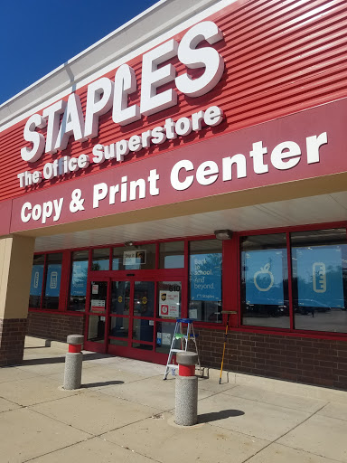 Office Supply Store «Staples», reviews and photos, 610 Meacham Rd, Elk Grove Village, IL 60007, USA