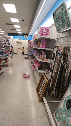 Clothing Store «Ross Dress for Less», reviews and photos, 13855 Outlet Dr, Silver Spring, MD 20904, USA