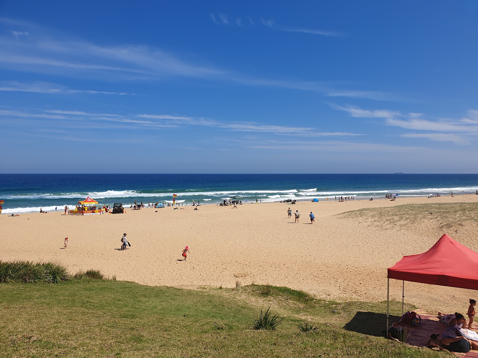 Photo de Garie Beach avec rivage droit, long