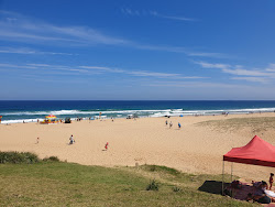 Photo de Garie Beach avec rivage droit, long