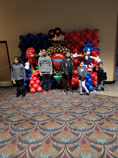 Movie Theater «B&B Theatres Shawnee 18», reviews and photos, 16301 Midland Dr, Shawnee, KS 66217, USA