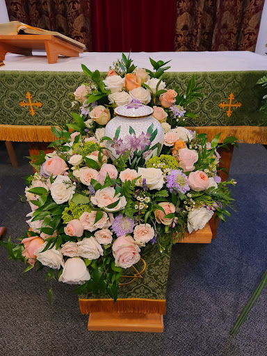 Florist «Auburn Blooms Florist & Gifts», reviews and photos, 127 Sacramento St, Auburn, CA 95603, USA