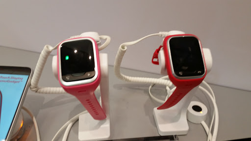 Cell Phone Store «Verizon», reviews and photos, 910 W Town Center Blvd, Champaign, IL 61822, USA