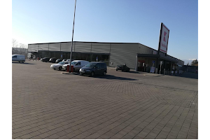 Hypermarket Kaufland image
