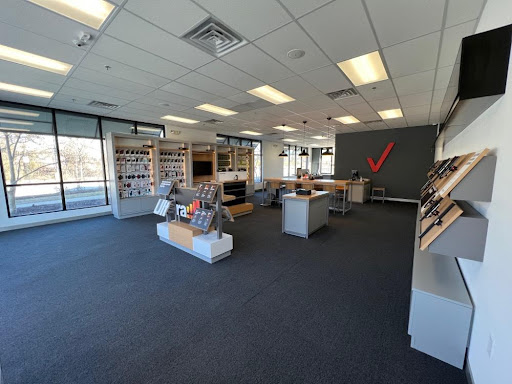 Cell Phone Store «Verizon Authorized Retailer, TCC», reviews and photos, 11737 H G Trueman Rd, Lusby, MD 20657, USA