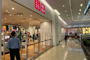 UNIQLO Vincom Metropolis image