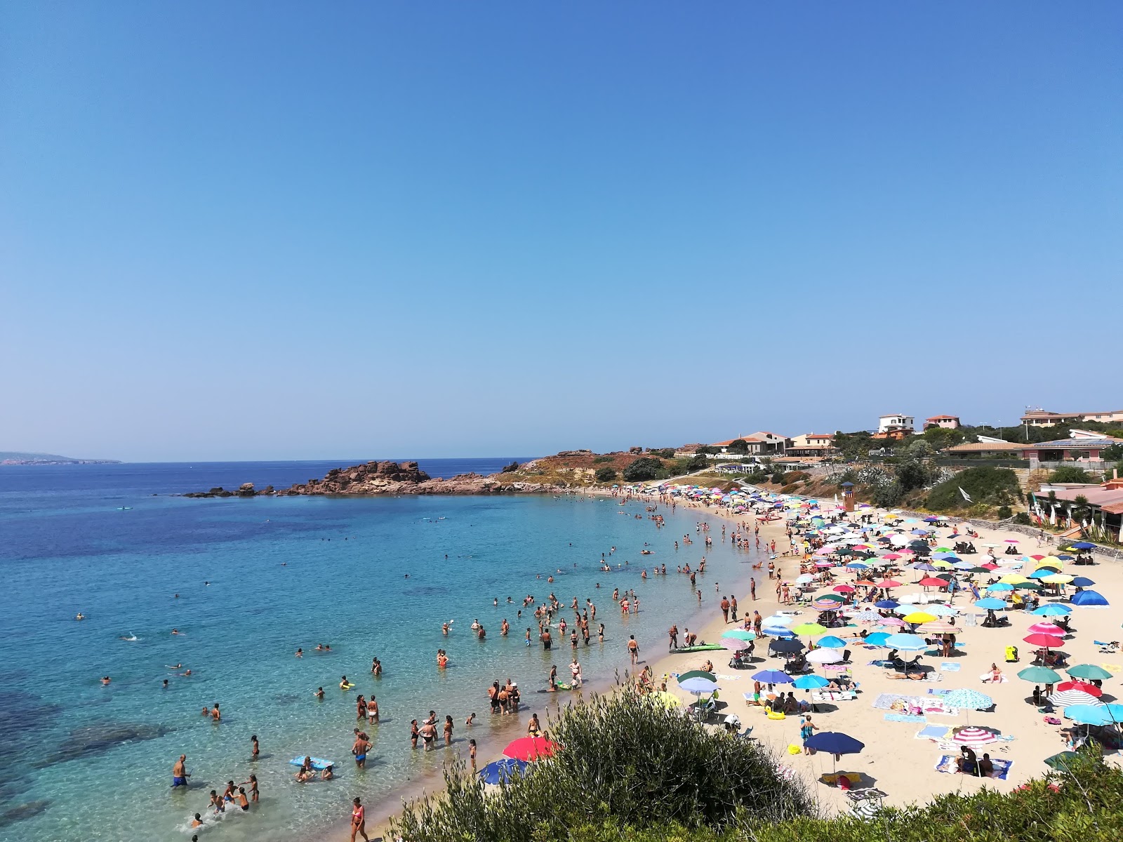 Portopaglietto beach'in fotoğrafı dağlarla çevrili