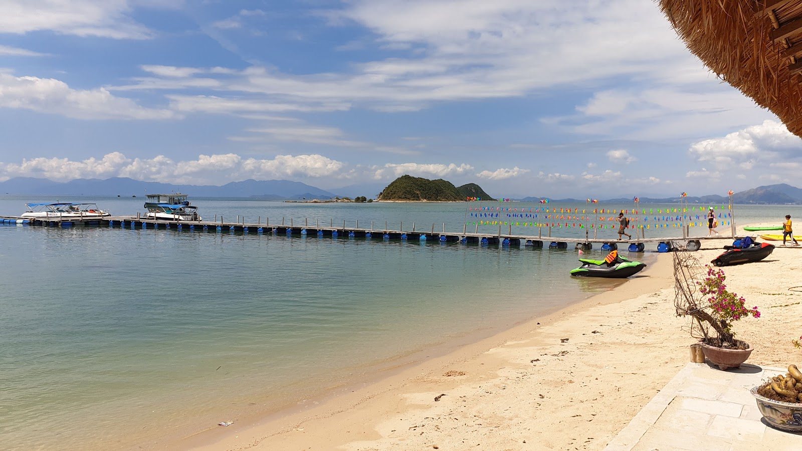 Foto van Dao Diep Son Island Beach met ruim strand