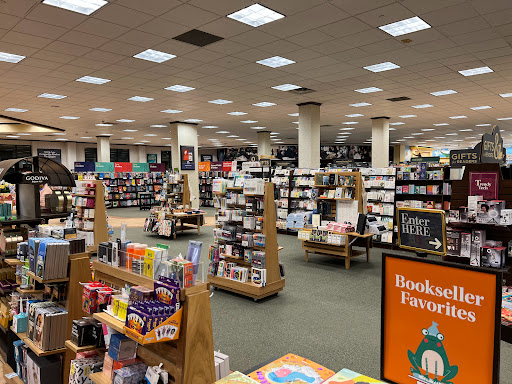 Book Store «Barnes & Noble», reviews and photos, 1180 Raritan Rd, Clark, NJ 07066, USA