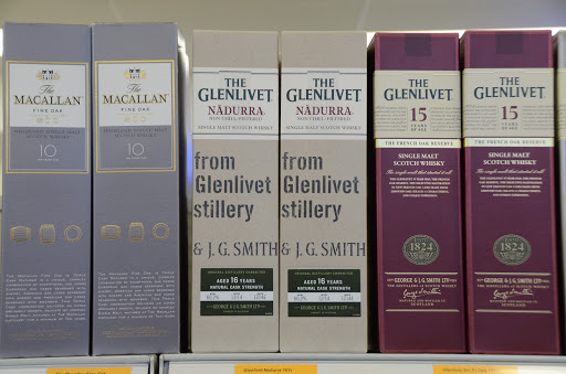 Liquor Store «OMG Liquor & Wine», reviews and photos, 302 N Bridge St, Yorkville, IL 60560, USA