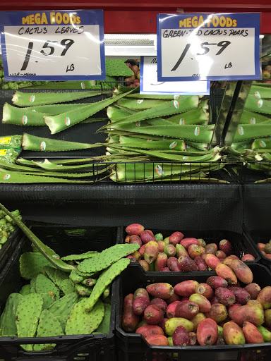 Grocery Store «Mega Foods Woodburn», reviews and photos, 1542 Mt Hood Ave, Woodburn, OR 97071, USA