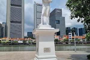 Statue of Sir Stamford Raffles image