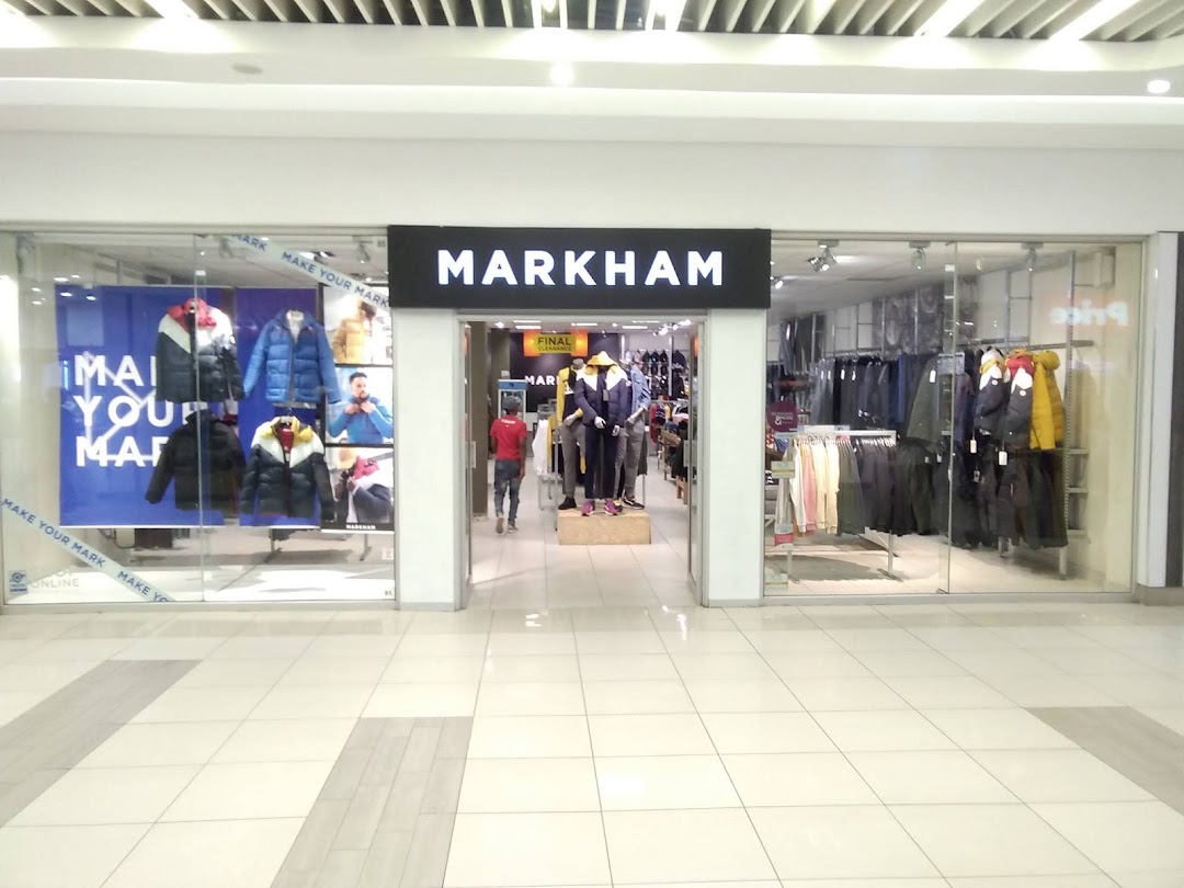 Markham Setsing Crest Shopping Centre in the city Phuthaditjhaba