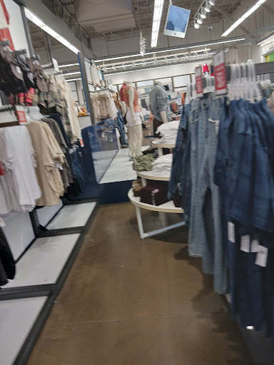 Clothing Store «Old Navy», reviews and photos, 1852 Hilliard Rome Rd, Hilliard, OH 43026, USA