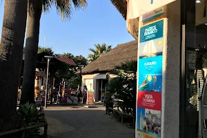 Centro comercial "El Faro" image
