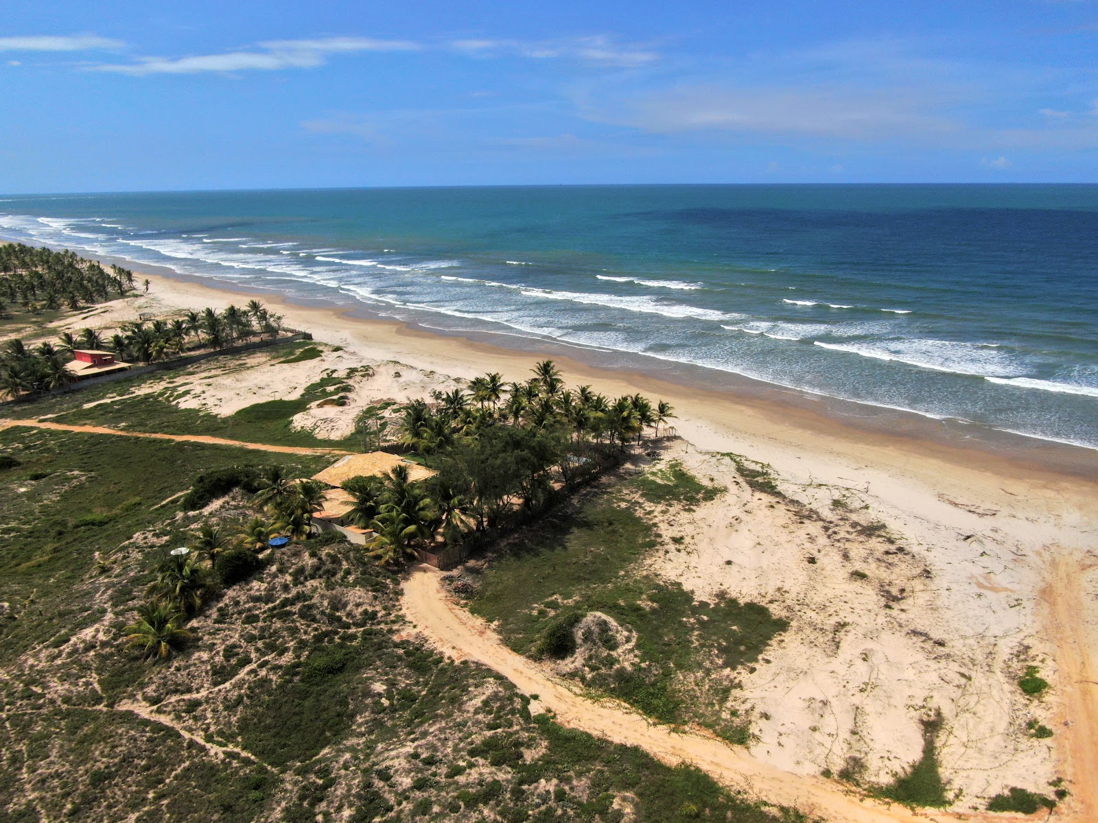 Foto van Praia Da Caueira - populaire plek onder ontspanningskenners