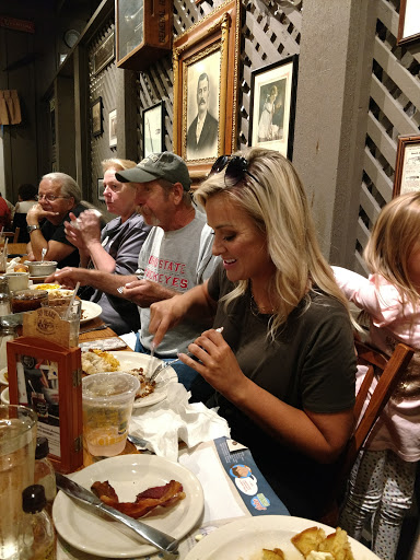 American Restaurant «Cracker Barrel Old Country Store», reviews and photos, 475 Rivers Edge Dr, Milford, OH 45150, USA